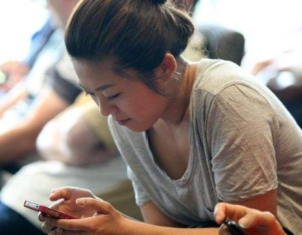 现在做什么行业赚钱(2025年最好赚钱的行业就是手机赚钱了)